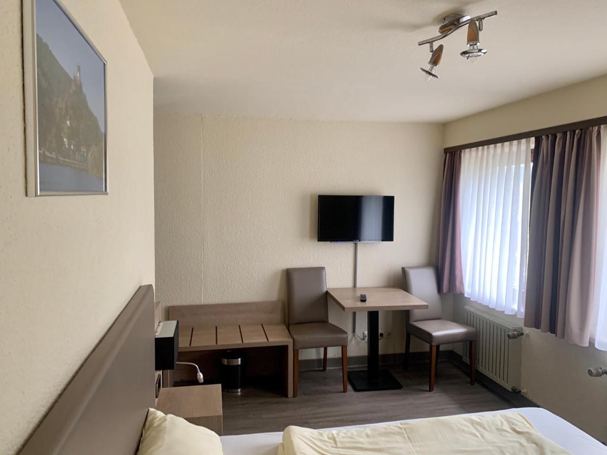 Montag Hotel *
